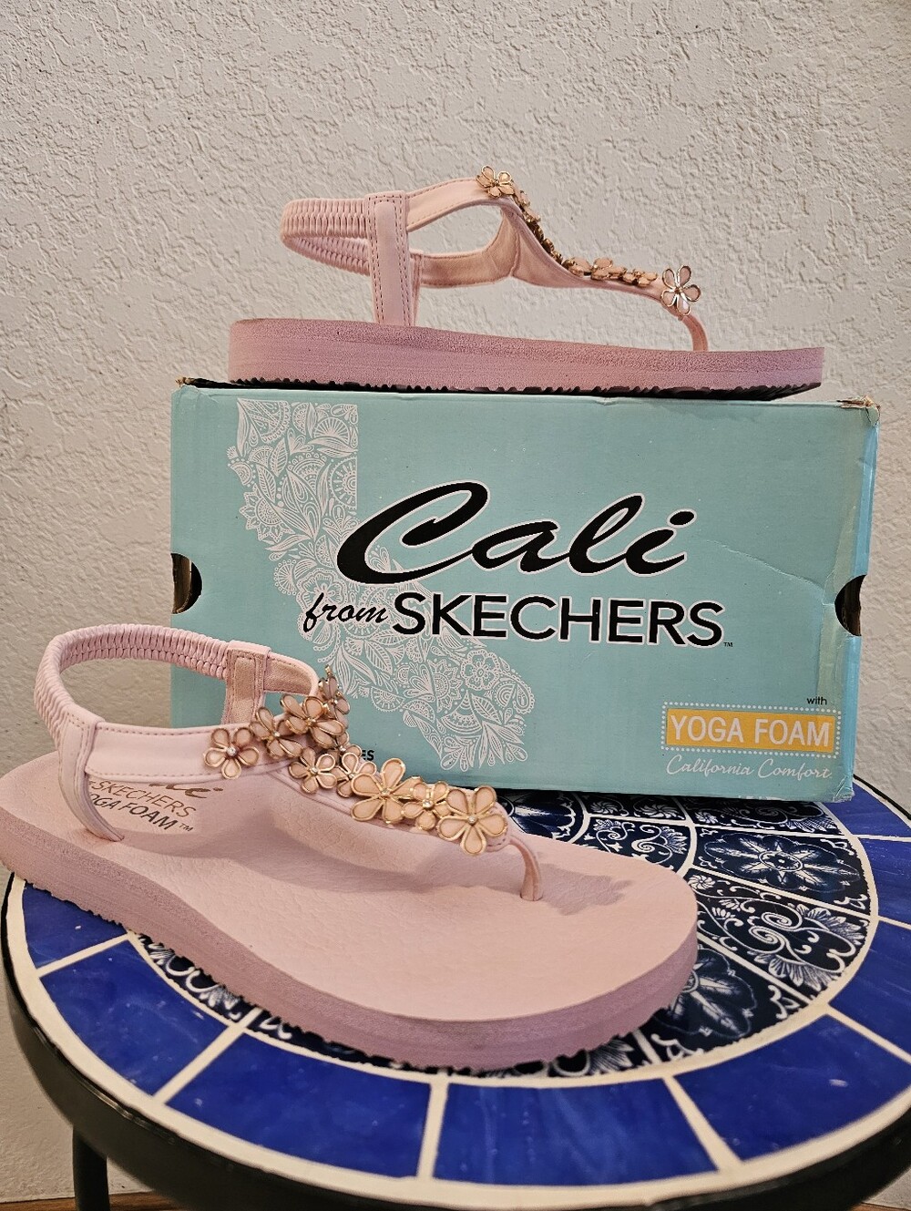 Skechers Pink Glass Daisy Yoga Foam Sandals Size 7